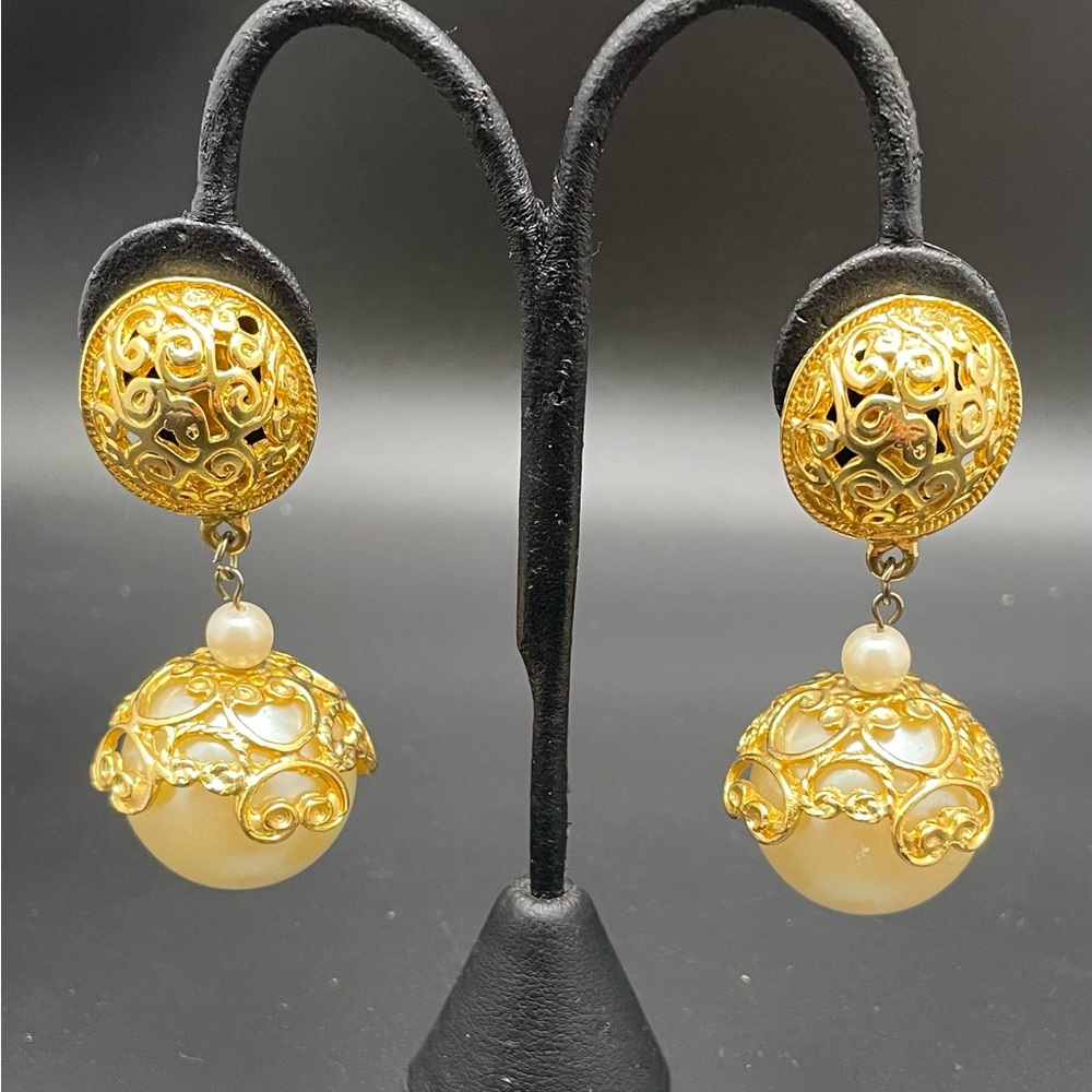 Saks 80’s Vintage Gold Filigree Faux Pear Clip On Drop Earrings